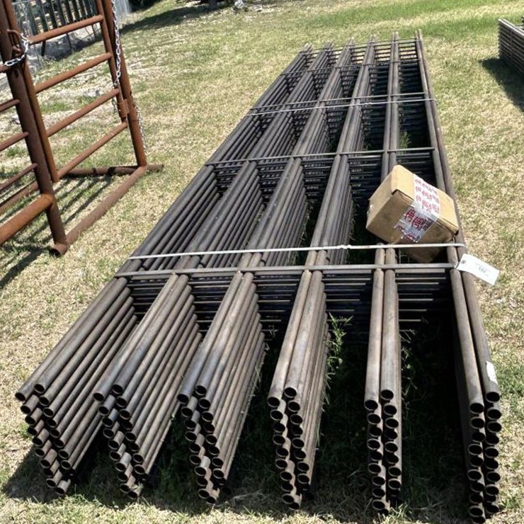 #122 • (20) Continuous Fence Panels w/ 1 Box of Joints