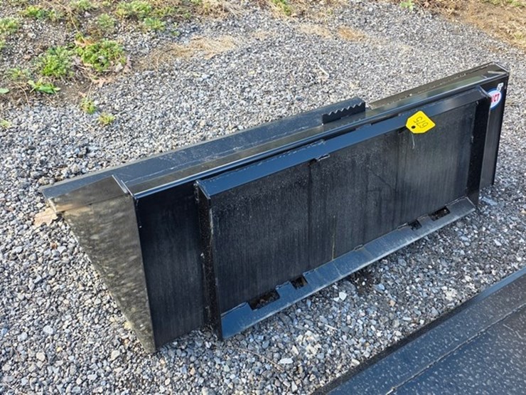 new-swict-60"-skidloader-bucket-image-1