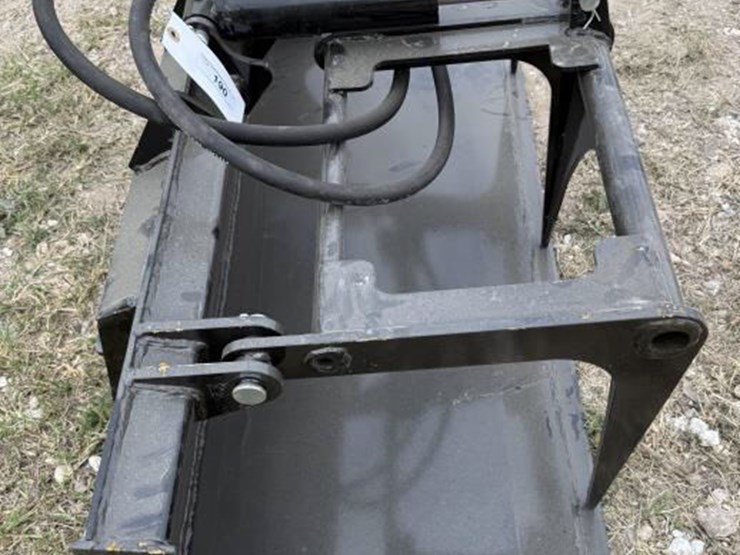 #190-•-mini-skid-steer-44"-plate-grapple-image-2