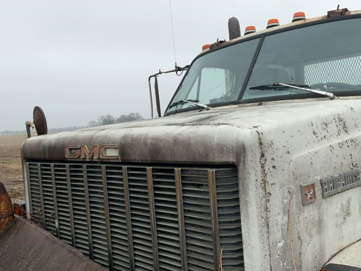 1984-gmc-9500-image-11