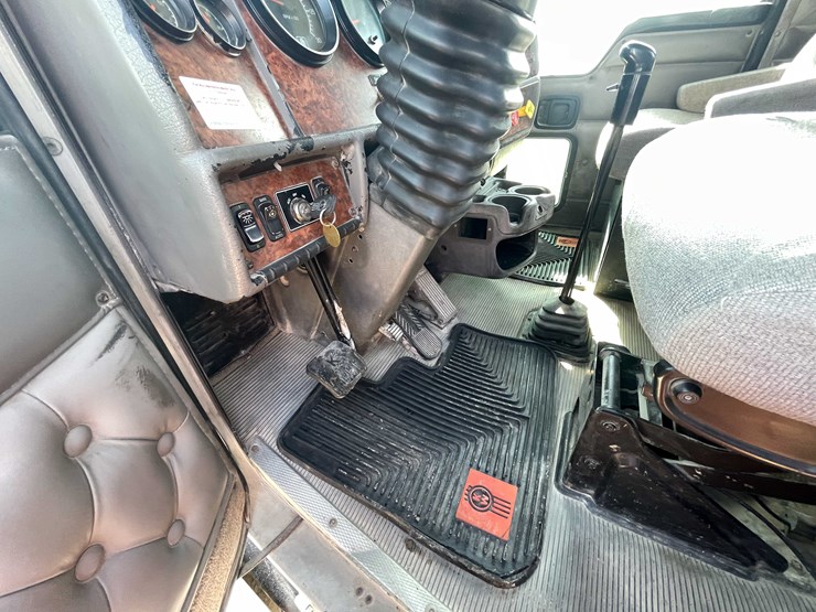 2004-kenworth-t800-image-71