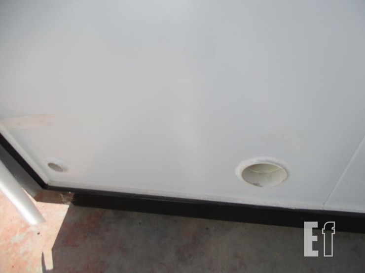 51"-x-79"-x-89"-bathroom-w/shower-image-18