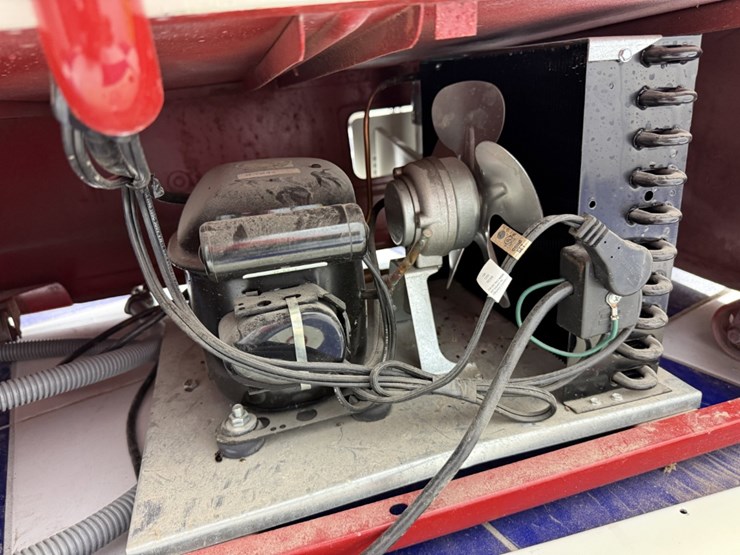 coca-cola-cmd-d-top-open-chest-style-vintage-cooler-image-9