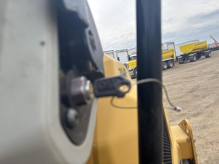 2002-caterpillar-cb24b-image-24