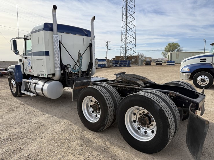 2015-mack-pinnacle-chu613-image-8