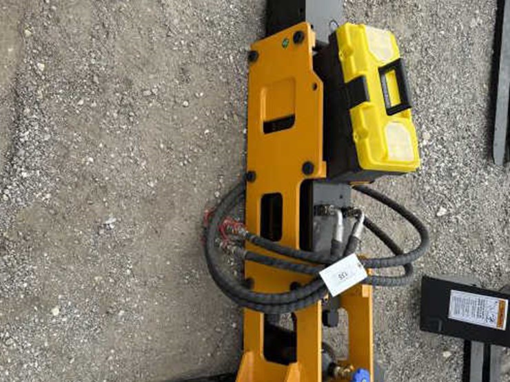 #135-•-skid-steer-breaker-w/-tank-image-1