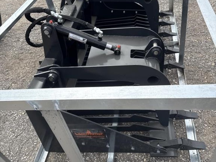 #23-•-skid-steer-rock-grapple-image-2