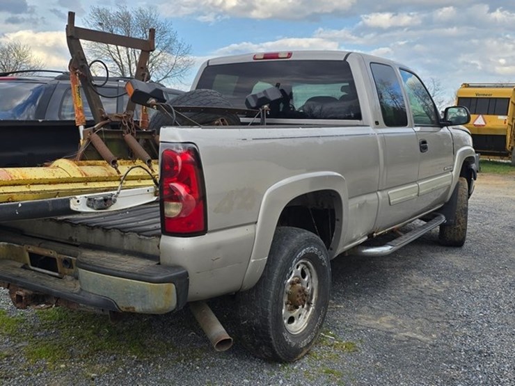 2006-chevrolet-2500-image-3