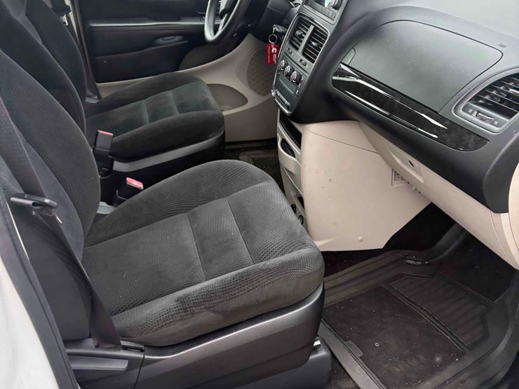 2015-dodge-caravan-image-10