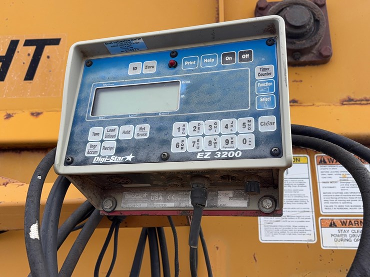 knight-reel-auger-feed-wagon-image-1