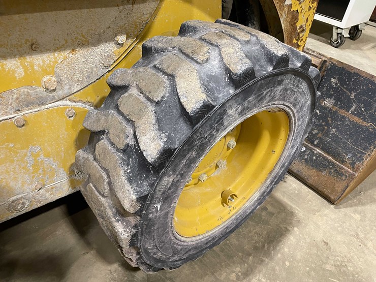 2012-caterpillar-226b3-image-24