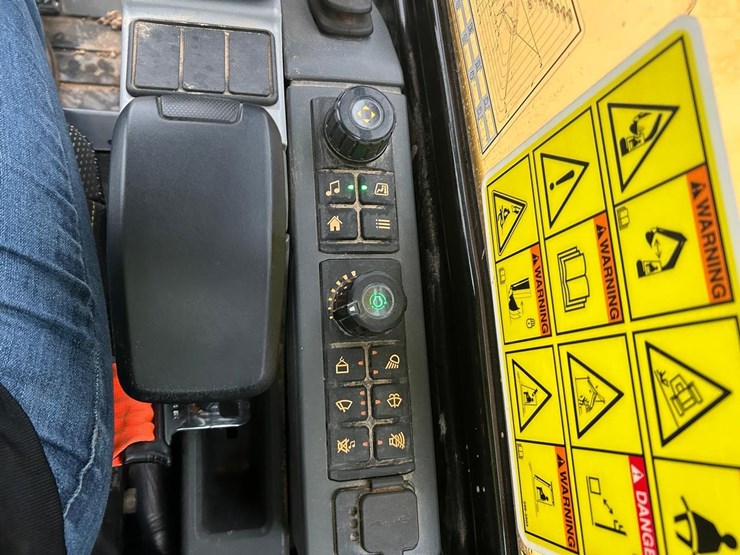 2022-caterpillar-305-image-24