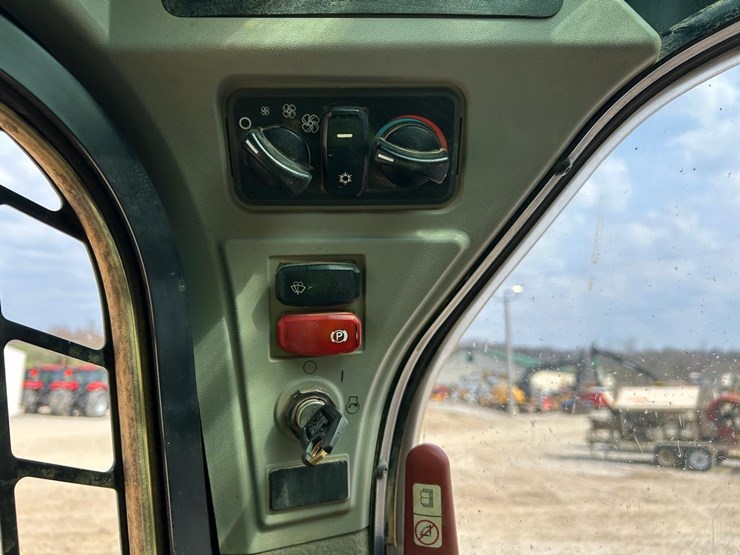 2020-caterpillar-259d3-image-27