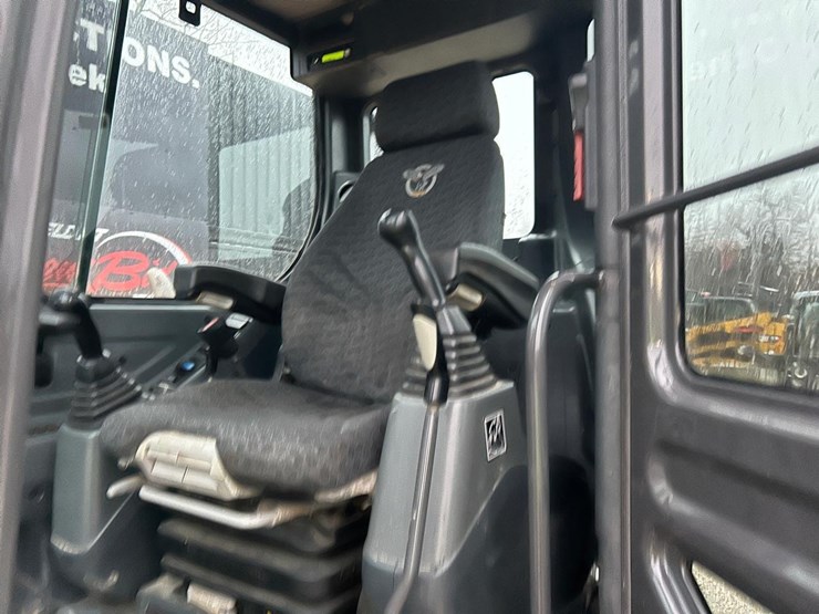 2019-case-cx60c-image-18