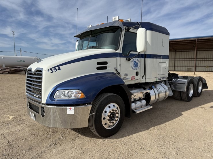 2015-mack-pinnacle-cxu613-image-1