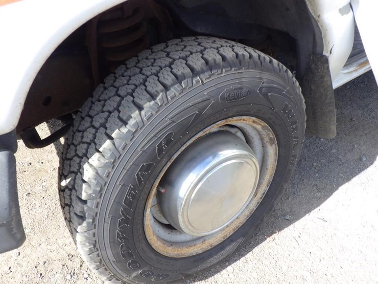 2004-ford-cargo-image-13