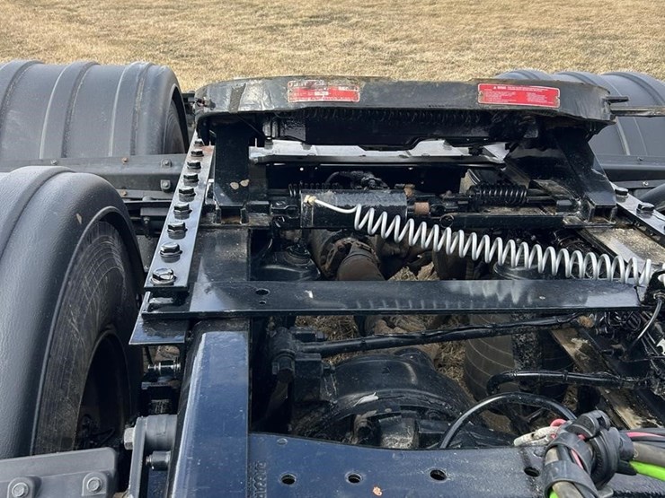 2025-kenworth-w900-image-43