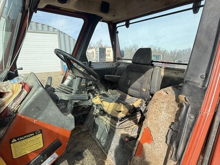 hesston-tractor-2805-image-29