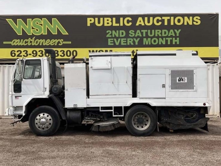 2001-freightliner-fc70-image-1