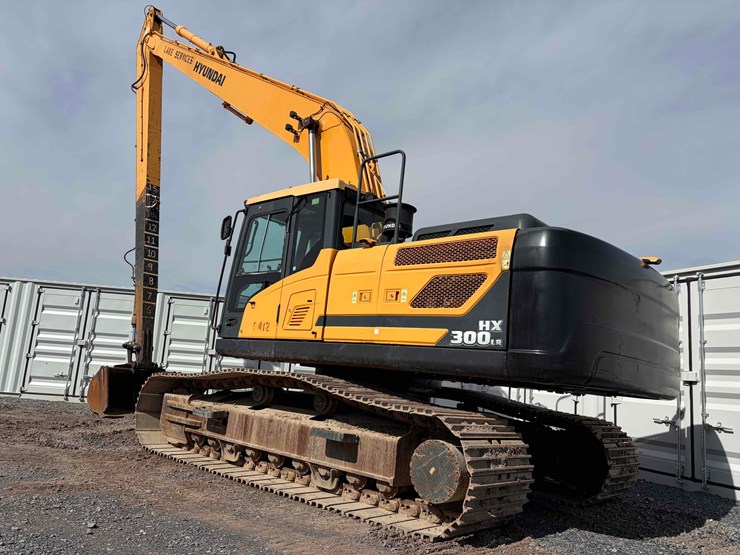 2017-hyundai-hx300-lr-image-4