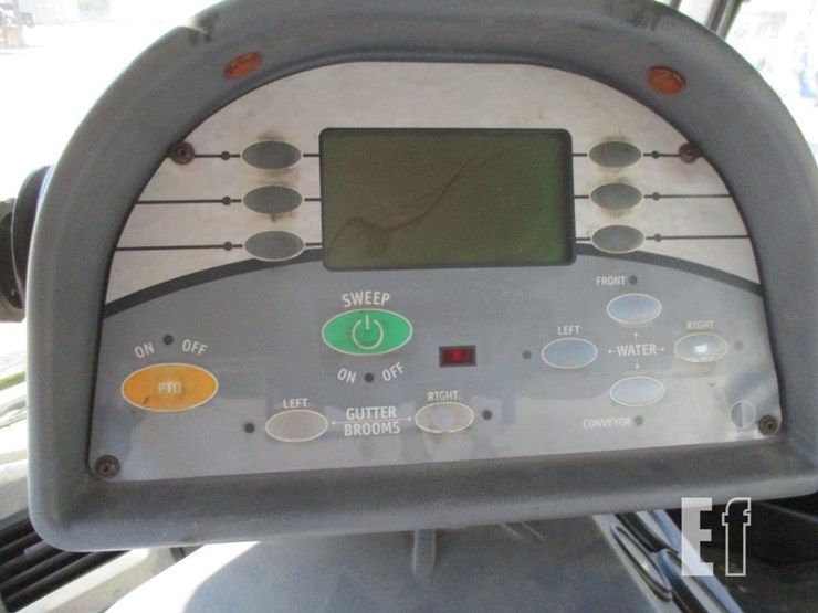 2004-gmc-t7500-image-12