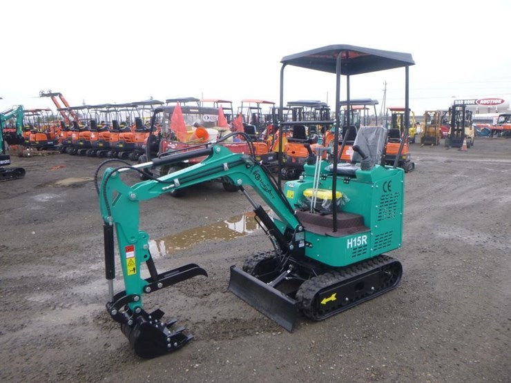 2026-agt-h15r-hydraulic-excavator-image-1