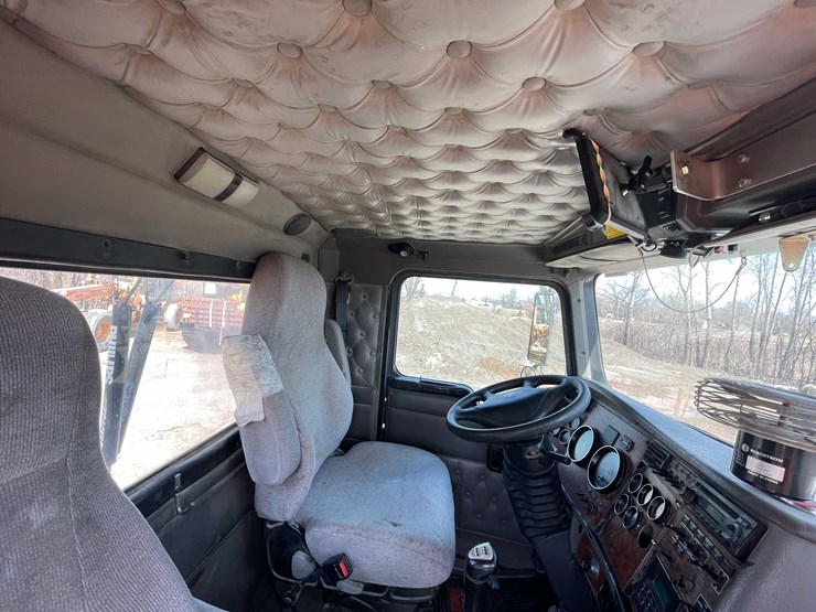 2004-kenworth-t800-image-95