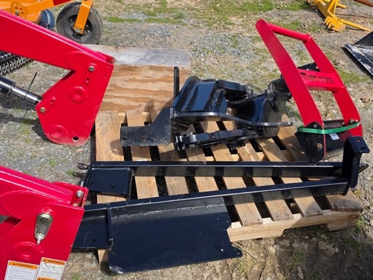 new-mahindra-7095clgc-euro-loader-image-11