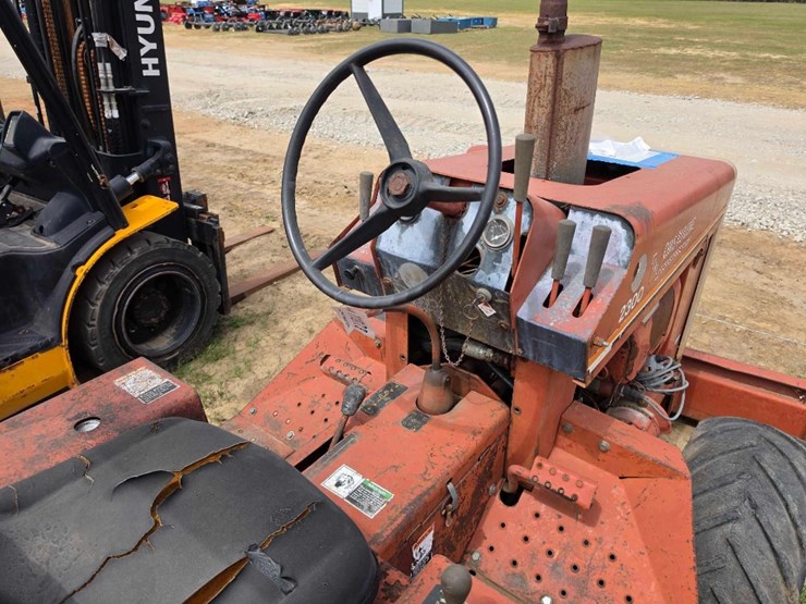 ditch-witch-2300-image-8