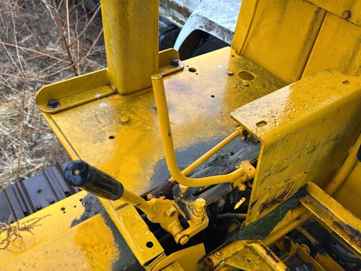 international-125c-image-37