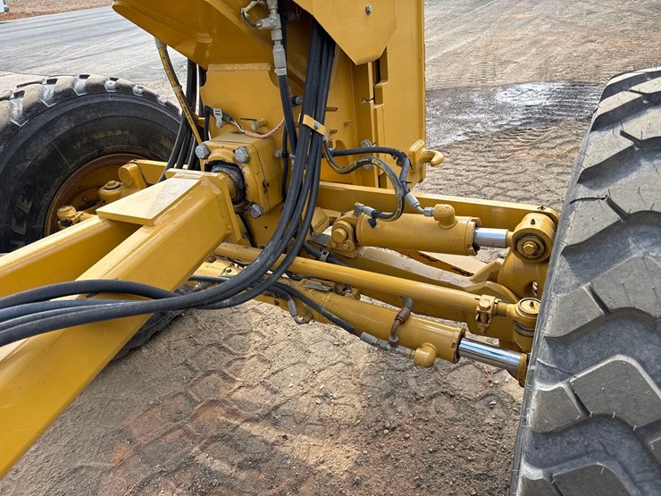 2011-caterpillar-140m2-vhp-plus-image-10