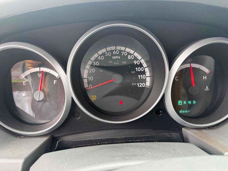 2010-dodge-caravan-image-17