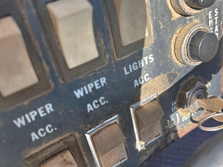 2011-deere-772g-image-47