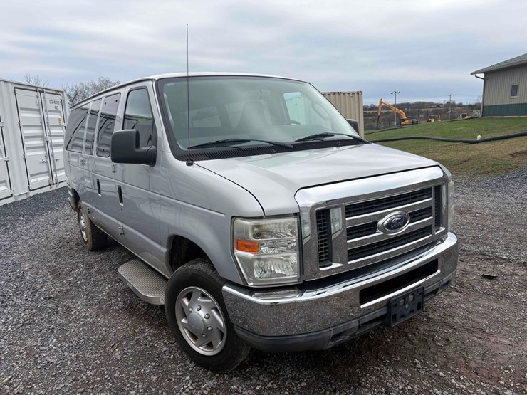 2011-ford-e350-image-2