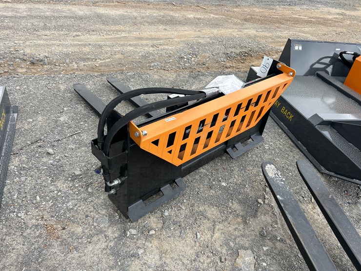 #90-•-hydraulic-skid-steer-pallet-forks-image-2