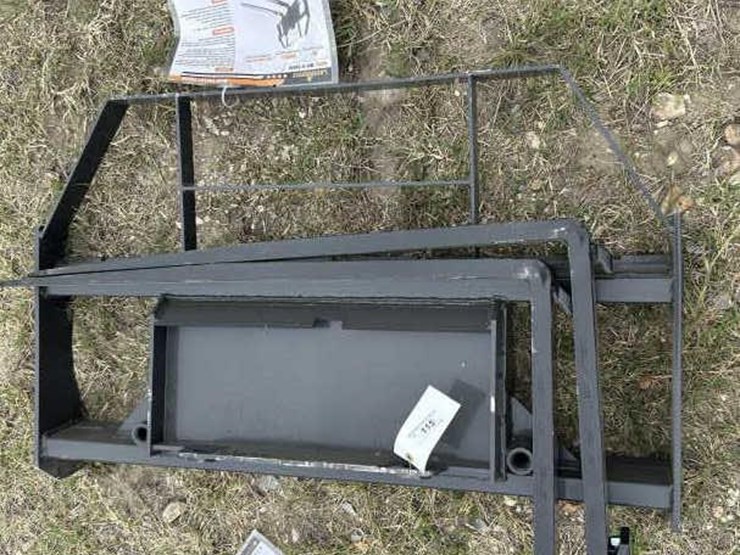 #115-•-16"-mini-skid-steer-pallet-forks-image-1