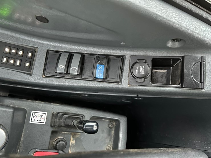 2019-case-cx60c-image-23