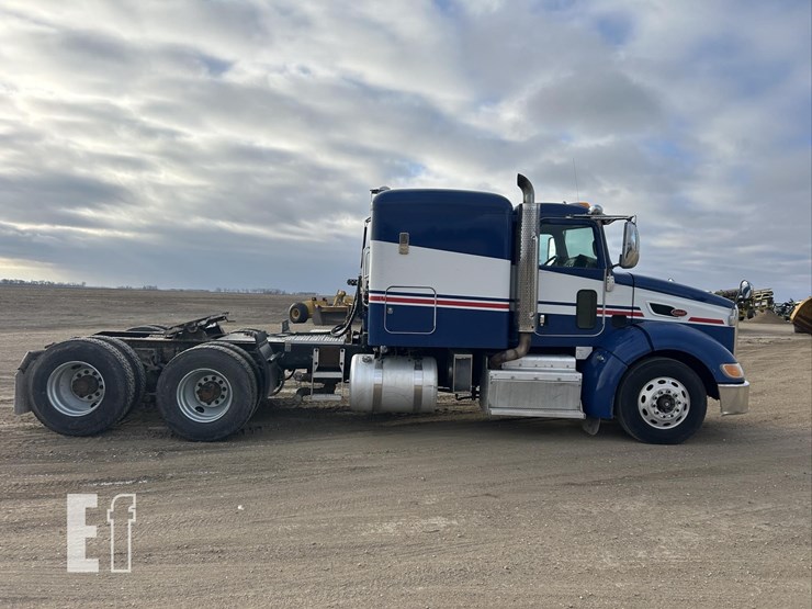 2014-peterbilt-384-image-4