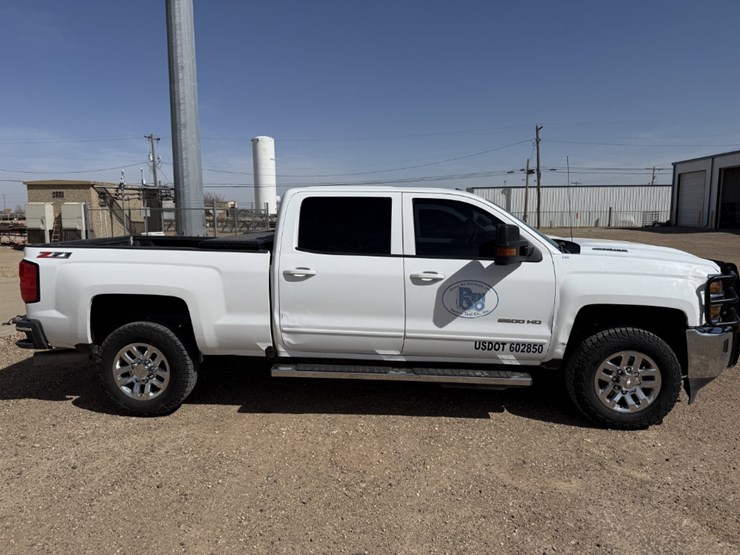 2017-chevrolet-silverado-2500hd-image-4