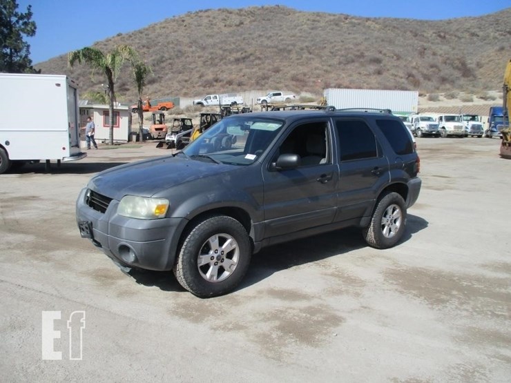 2005-ford-escape-xlt-image-1