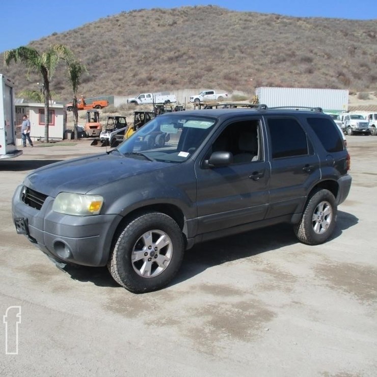 2005 FORD ESCAPE XLT