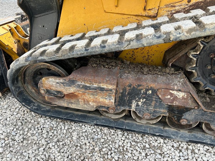 2019-deere-317g-image-18