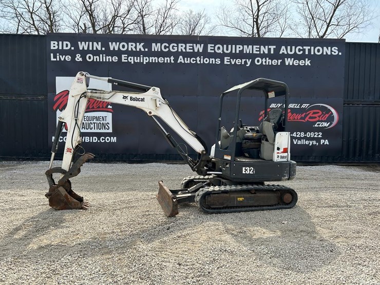 2016-bobcat-e32-image-1