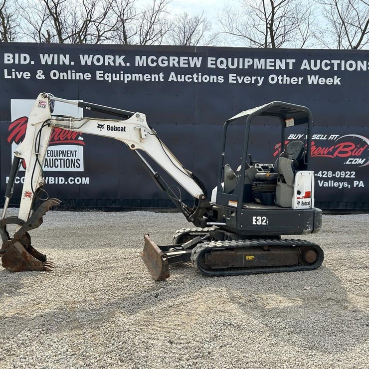 2016 BOBCAT E32