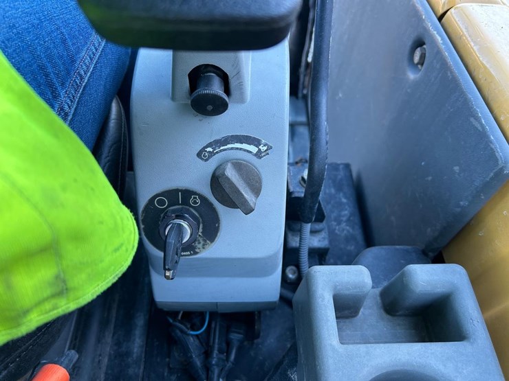 2018-caterpillar-303-image-24