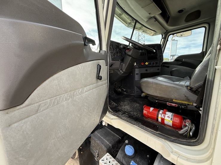 2015-mack-pinnacle-chu613-image-21