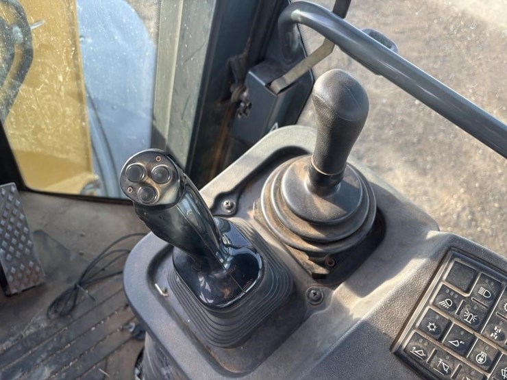 2005-deere-624j-image-37