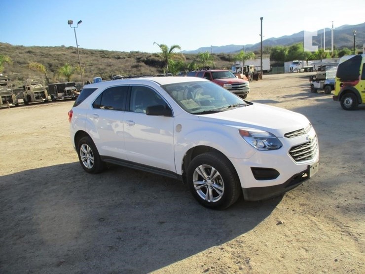 2016-chevrolet-equinox-ls-image-2