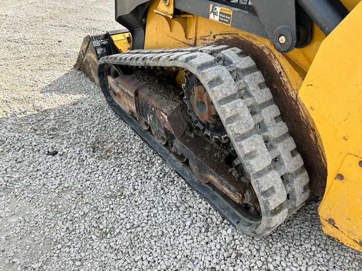 2019-deere-317g-image-17