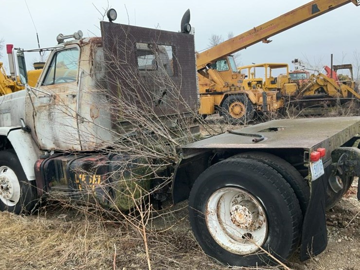 1984-gmc-9500-image-4